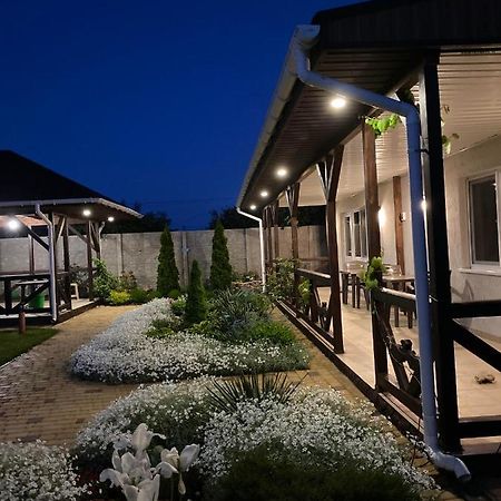 Три Кошки Hotel Chernomorsk Exterior foto