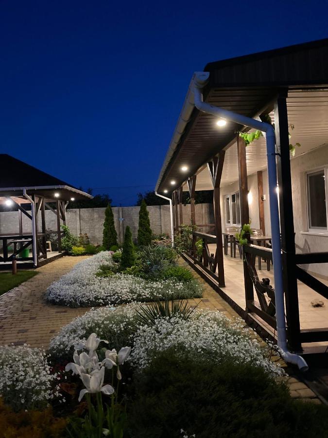 Три Кошки Hotel Chernomorsk Exterior foto