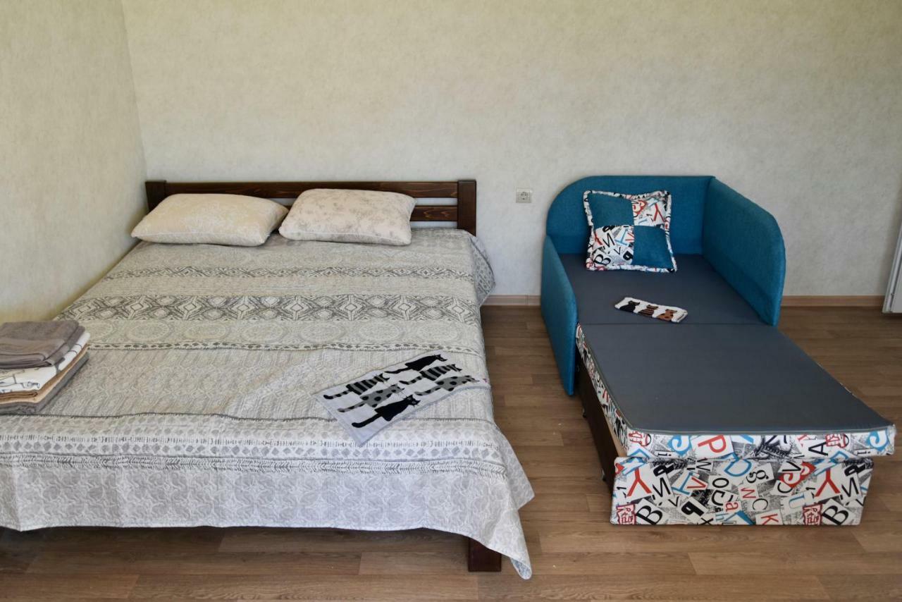 Три Кошки Hotel Chernomorsk Exterior foto
