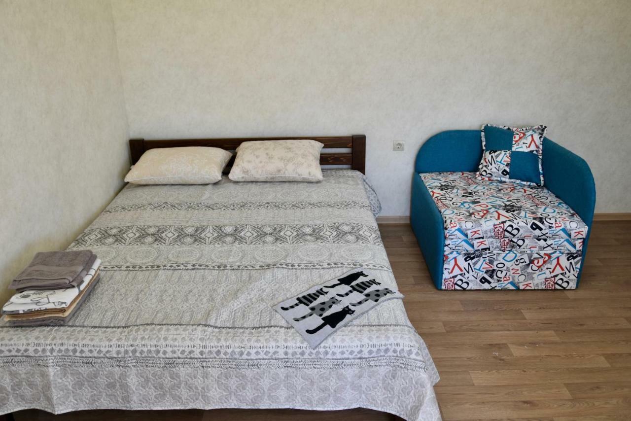 Три Кошки Hotel Chernomorsk Exterior foto