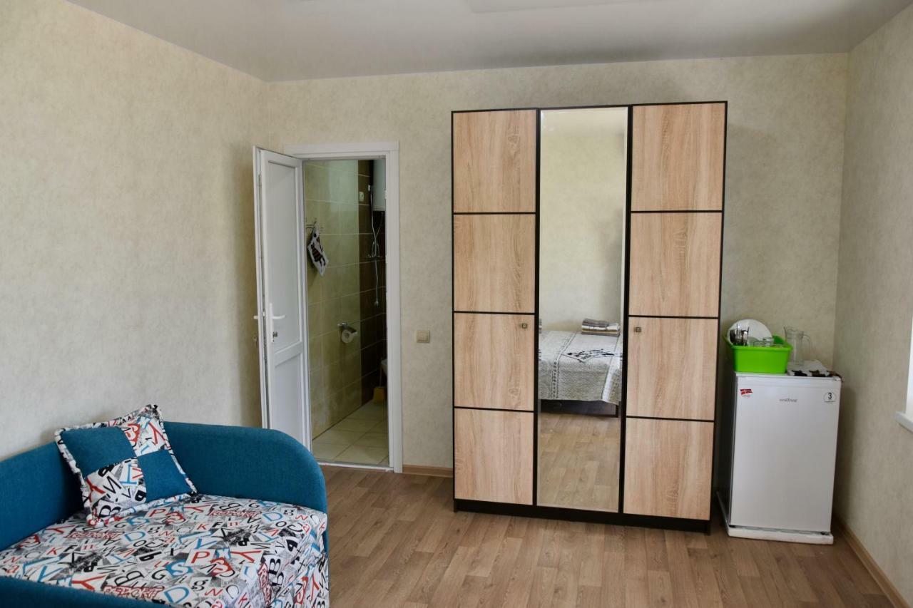 Три Кошки Hotel Chernomorsk Exterior foto