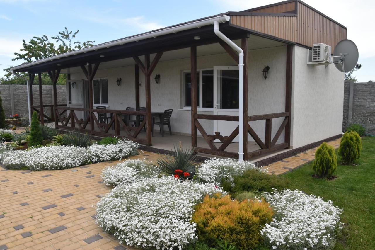 Три Кошки Hotel Chernomorsk Exterior foto