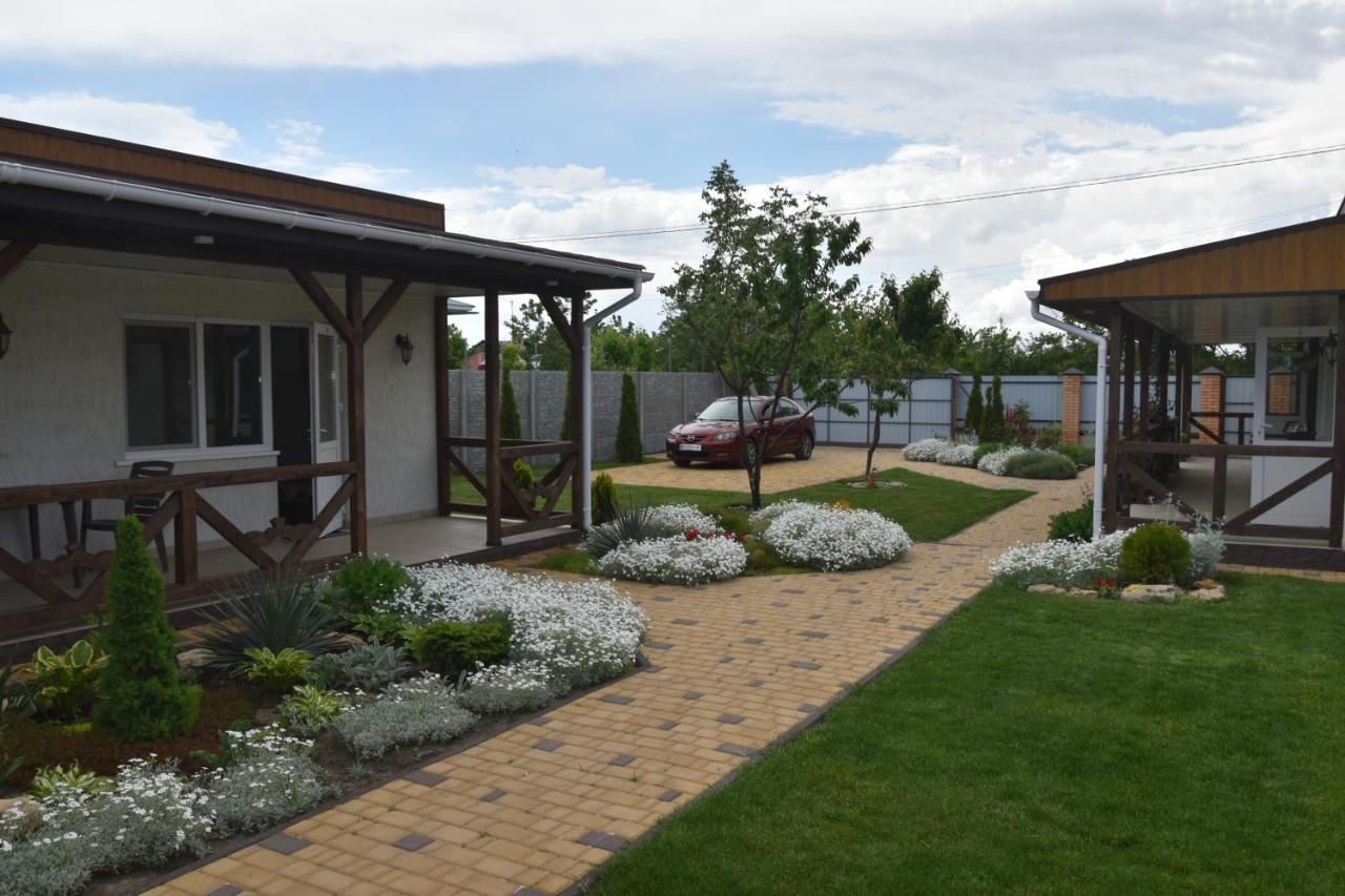 Три Кошки Hotel Chernomorsk Exterior foto