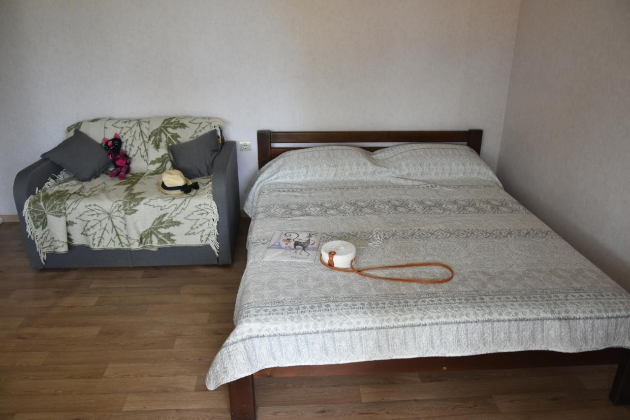 Три Кошки Hotel Chernomorsk Exterior foto