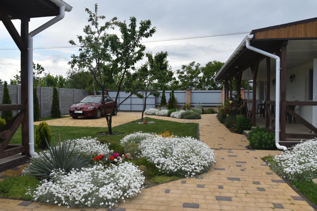 Три Кошки Hotel Chernomorsk Exterior foto