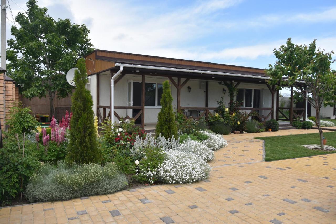 Три Кошки Hotel Chernomorsk Exterior foto